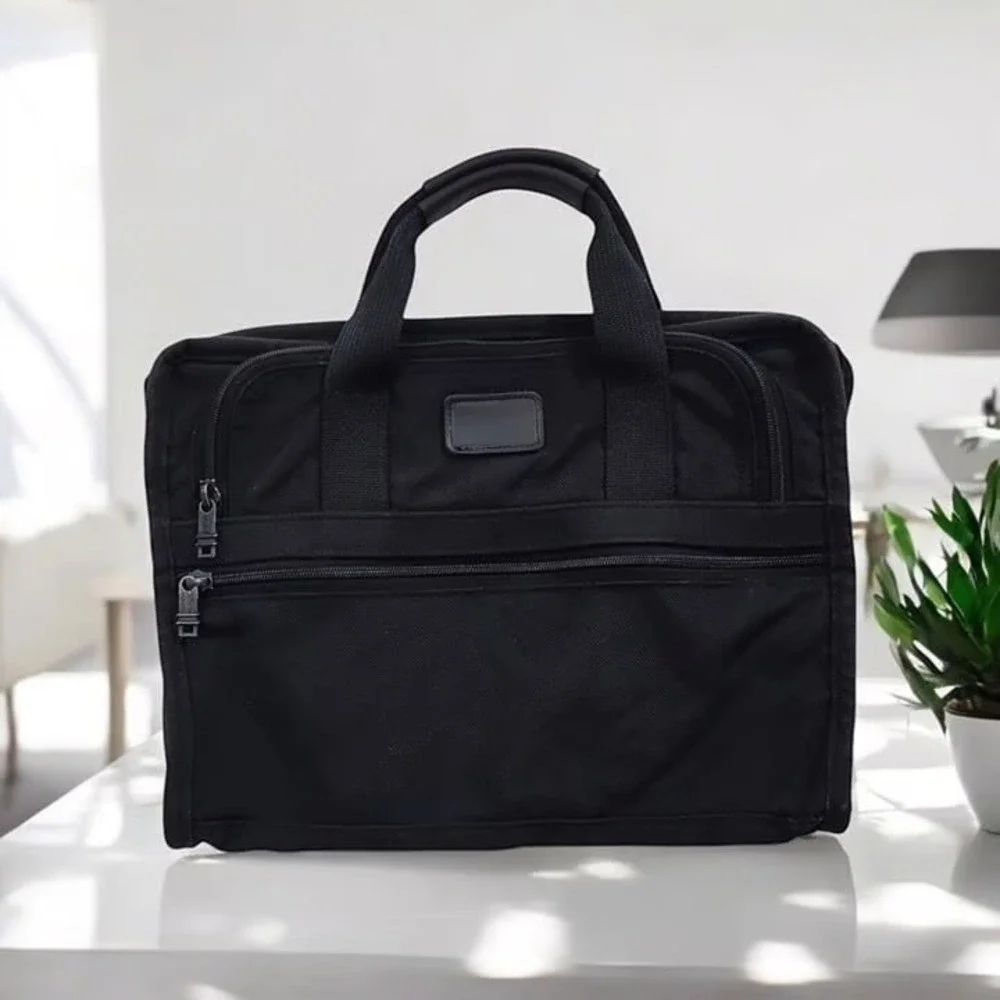 Tumi Black Nylon Expandable Laptop Briefcase‎ Messenger Bag Travel Vacation Gift